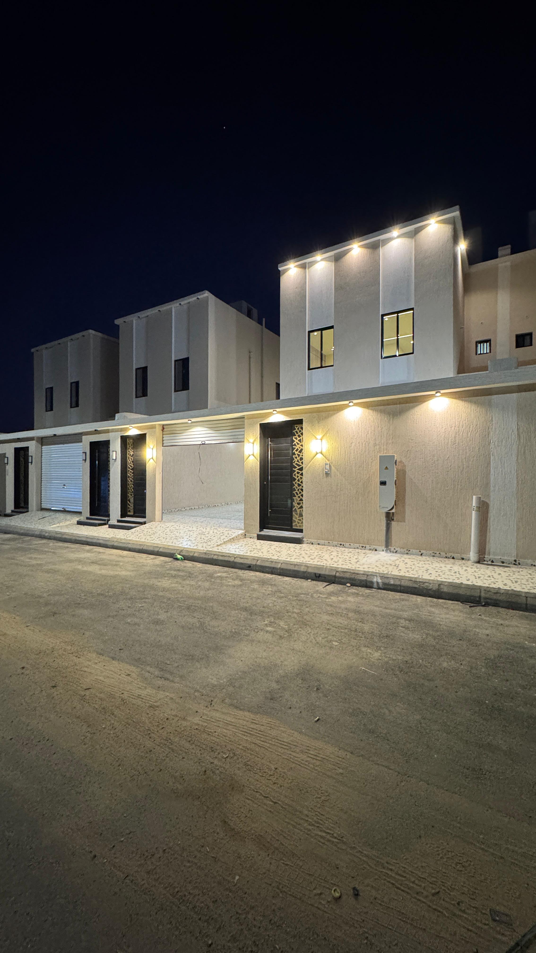 صورة عقار: للبيع فله فاخره ( )  دورين  بدرج داخلي 